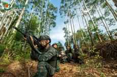 激戰(zhàn)密林！直擊武警特戰(zhàn)隊員反恐演練現(xiàn)場