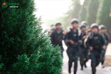 露氣寒冷，一起來練兵場暖暖身子吧