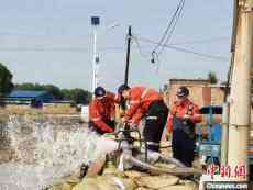 奔走在山西介休抗洪一線的紅十字救援隊