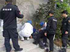 釣魚老人突然暈倒河旁，邵陽(yáng)快警火速出警救援緊急送醫(yī)