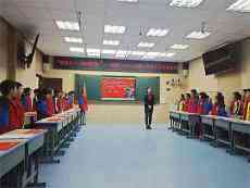 常德臨澧第一完?。合娌厣倌晔掷?直播課堂情意濃