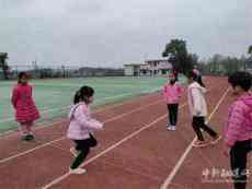 武岡市馬坪鄉(xiāng)中心小學開展“傳統(tǒng)體育進校園”特色活動