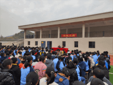 加強(qiáng)法制教育，共建和諧校園