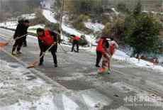 湖南武岡市雙牌鎮(zhèn)干部志愿者在行動(dòng)