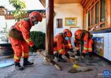 查災(zāi)情、搭帳篷、發(fā)物資——云南寧蒗地震災(zāi)區(qū)救援直擊