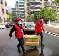 捐獻愛心口罩助力學(xué)校防疫?湘鄉(xiāng)我來幫志愿者勇?lián)鐣?zé)任