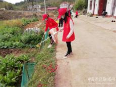 新邵黃山坪小學(xué)開展學(xué)雷鋒志愿者服務(wù)活動