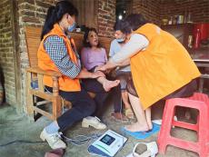 臥床兩年，新田縣殘疾人居家托養(yǎng)服務(wù)讓她重新站起來了