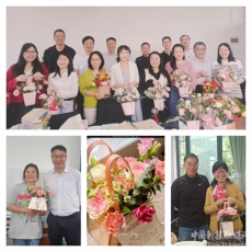 燦燦萱草花，皎皎反哺心