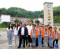 教書育人，他們堅守在深山