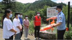 安徽休寧：留守兒童防溺水??派出所民警在行動