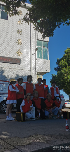 衡陽網(wǎng)紅“劉星團(tuán)隊(duì)”到衡陽縣庫宗橋鎮(zhèn)開展義剪活動(dòng)