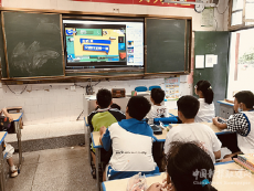 龍泉一小組織觀看《知危險?會避險——交通安全第一課》