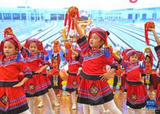 石榴花開一家親