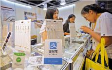 陳茂波：踏復(fù)常之路 經(jīng)濟(jì)前景樂觀