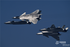 鐵翼護(hù)航新時(shí)代：中國(guó)空軍殲-20戰(zhàn)斗機(jī)影像志