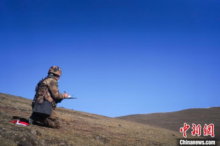 觀察彈著點并記錄?！敲衫?攝