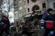 烏克蘭一直升機(jī)墜毀 烏內(nèi)務(wù)部長(zhǎng)等18人死亡