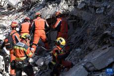 中國救援隊(duì)繼續(xù)在土耳其地震災(zāi)區(qū)24小時(shí)不間斷搜救