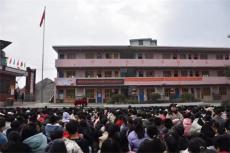 曾家坳中學(xué)舉辦“陽光護(hù)蕾 防性侵”法治教育講座