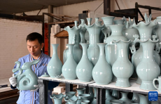 河南汝州：做強(qiáng)汝瓷產(chǎn)業(yè) 擦亮汝窯“名片”