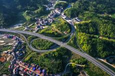 高速公路通苗鄉(xiāng)