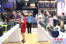 廣交會一期客商超百萬人次 “中國制造”升級吸睛又吸金