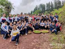 古丈一中開(kāi)展“走進(jìn)春天的課堂”茶文化研學(xué)活動(dòng)