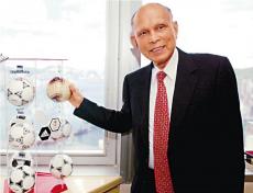 愛國愛港的典范 ——紀念霍英東先生誕辰100周年