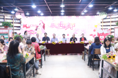 衡南縣二中：創(chuàng)意插花致敬母愛