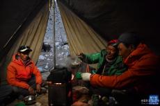 西藏：牦牛背馱起珠峰夢(mèng)