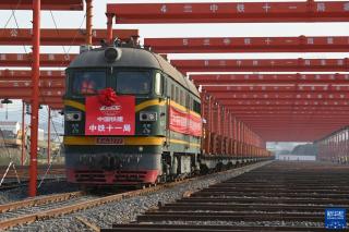 杭溫鐵路首列長軌安全進(jìn)場(chǎng)