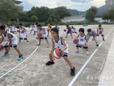 湖南寧遠(yuǎn)：孩子們的?！笆睢笨鞓?lè)