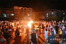 隆回麻塘山鄉(xiāng)：篝火晚會(huì)共歡樂?“幸福圓圈”別樣情