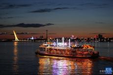 松江畔，清風(fēng)送爽入夜晚