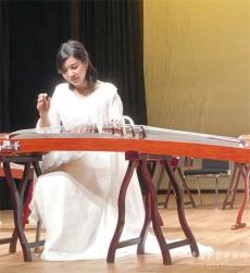 古箏演奏家謝琴霞作品國慶節(jié)期間在紐約時代廣場展播