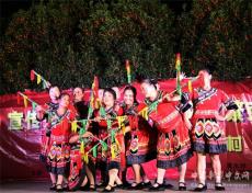 邊區(qū)群眾載歌載舞歡慶國(guó)慶