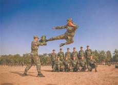 武警天津總隊新兵團開展擒敵訓練