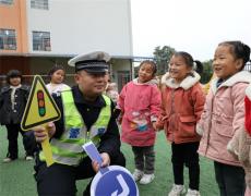交通宣傳進(jìn)校園 安全知識(shí)伴成長