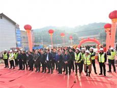 湖南隆回金石橋鎮(zhèn)迎賓大道開工建設(shè)