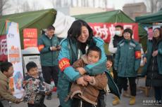 積石山安置點里的笑臉