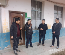 周堅強到邵東市仙槎橋鎮(zhèn)第一完全小學視察指導