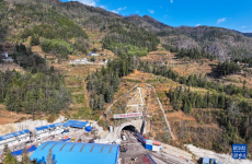 貴州盤興鐵路樂民隧道貫通