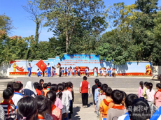 新田縣驥村中心小學(xué)：少先隊新隊員入隊儀式