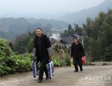 寒冬送溫暖 關(guān)懷暖人心