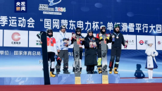 十四冬”單板滑雪平行大回轉(zhuǎn)青年組女子比賽吉林隊(duì)摘金