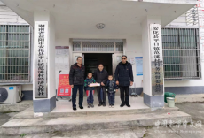 圖片新聞：助學(xué)護(hù)長(zhǎng)不停息 只因人間有溫暖