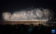 迎春煙花點(diǎn)亮南昌夜空