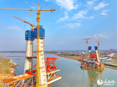 江西南昌：橋梁工程建設(shè)正酣