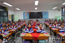 荊門市軍馬場(chǎng)學(xué)校:?用思政課支點(diǎn)撬動(dòng)師生愛國(guó)情